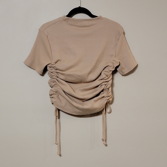 NWT PrettyLittleThing Camel Structured Rib Ruched Short Sleeve Top Women's US 8 - Picture 4 of 9